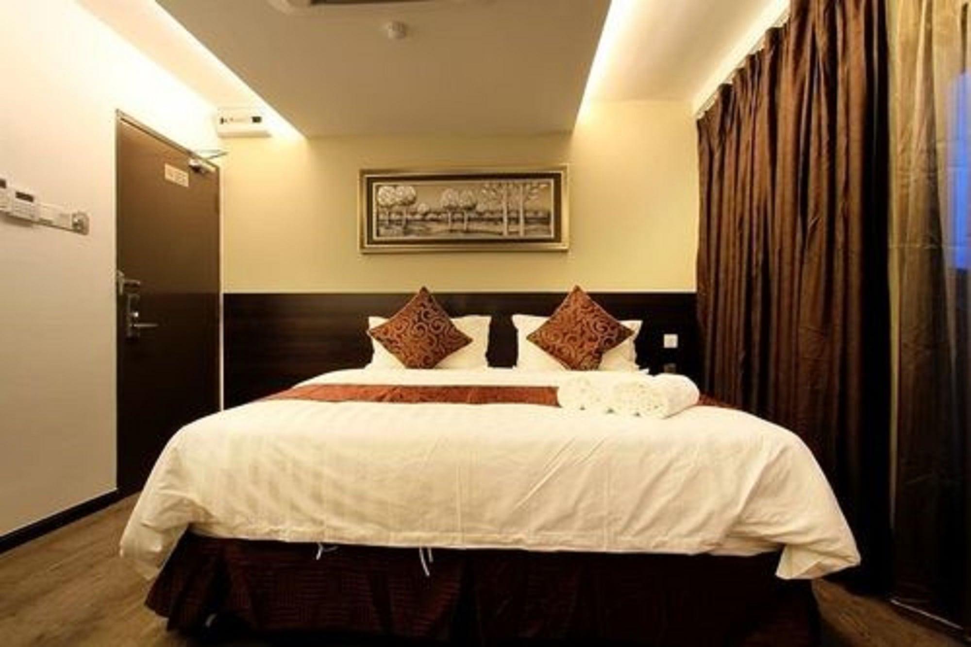 J Hotel