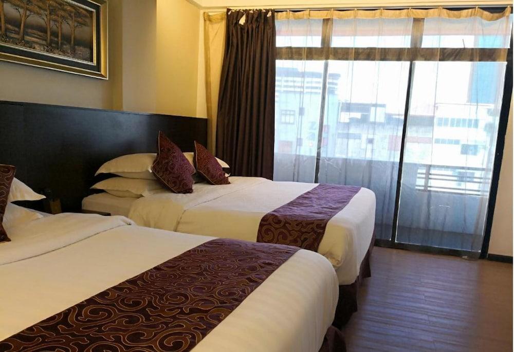 Hotel J